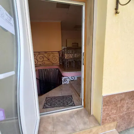 двухярусная в центре мукачева, улица мира Mukatjevo