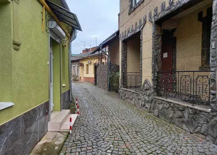 двухярусная в центре мукачева, улица мира